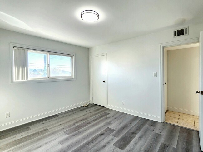 Foto del edificio - 4804 Del Amo Blvd