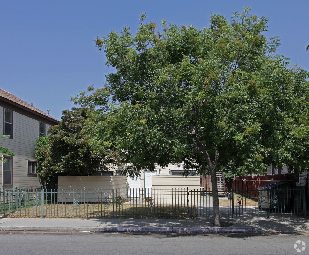 Foto del edificio - 3469 Lime St