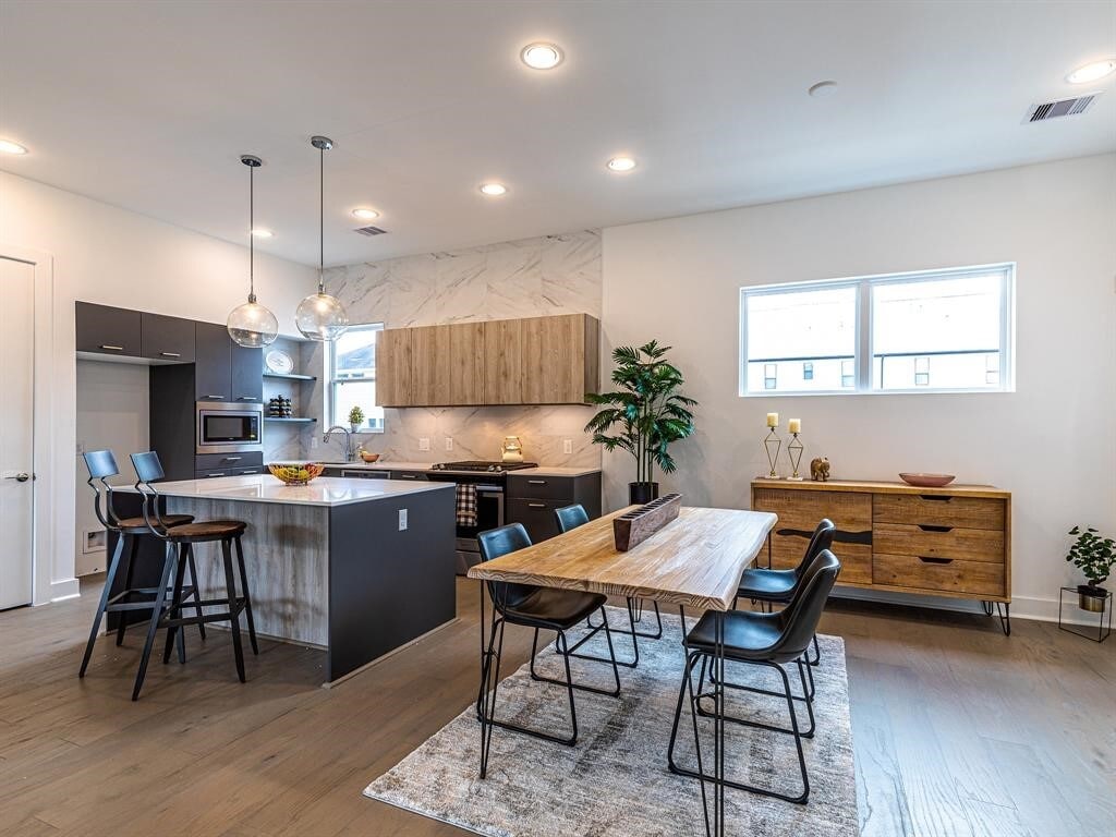 Foto del edificio - 1236 W 25th St