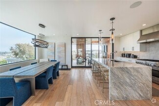 Building Photo - 468 30th St