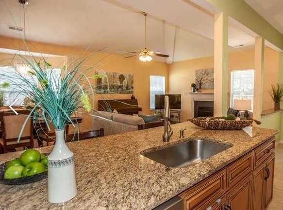 Kitchen - 205 Belmont Cir