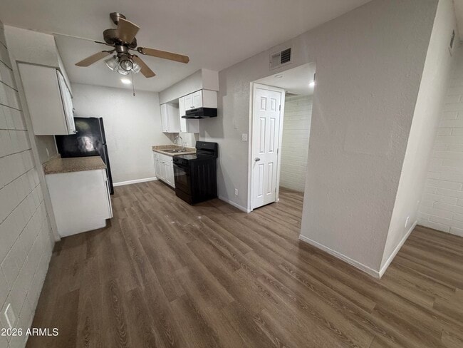 Building Photo - 2034 W Cactus Rd