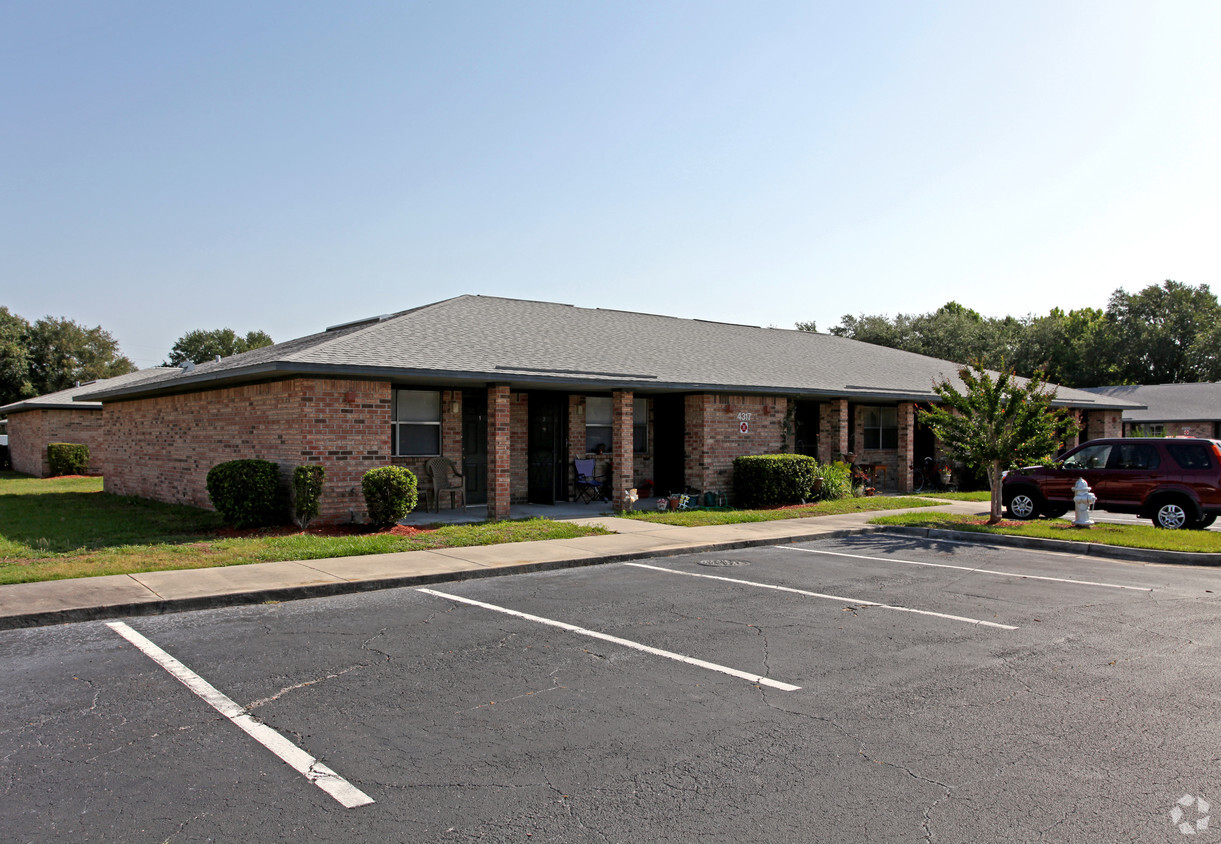 Building Photo - Woodland Terrace