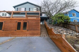Building Photo - 1107 NW 8th Ave