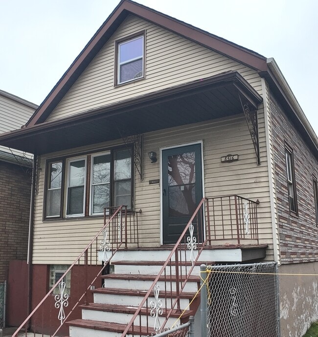 Building Photo - 8516 S Escanaba Ave