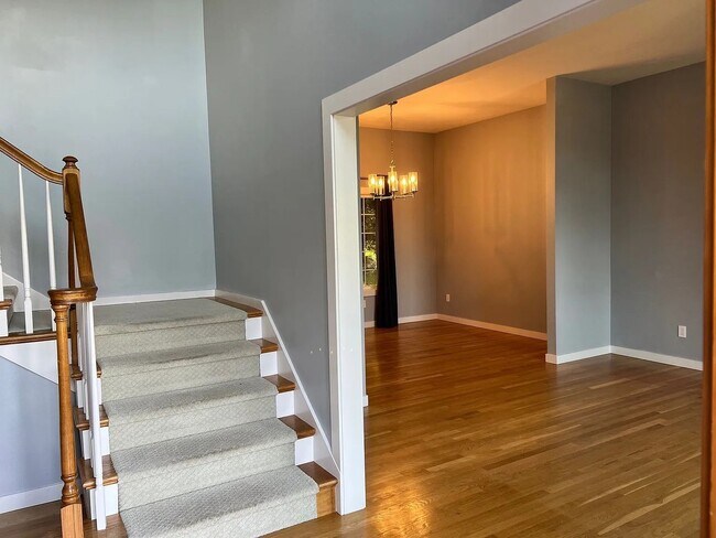 Building Photo - STUNNING CUSTOM HOME! IN STEILACOOM- MINUT...