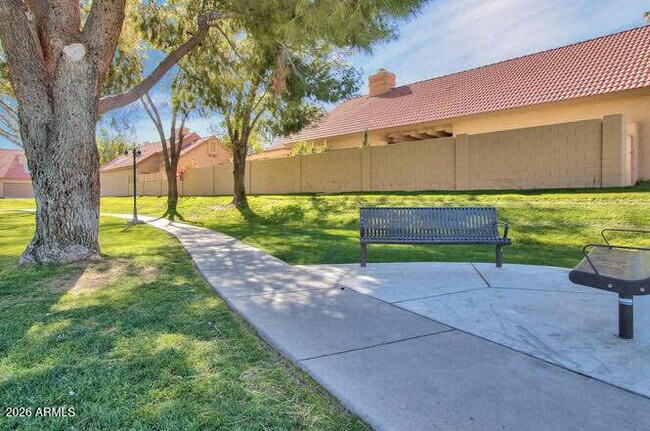 Foto del edificio - 4667 W Harrison St