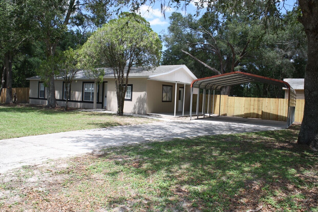 Foto principal - Very nice 4 bedroom 2 bath in beautiful se...