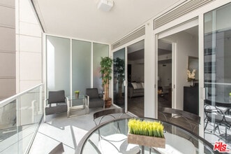 Building Photo - 6250 Hollywood Blvd