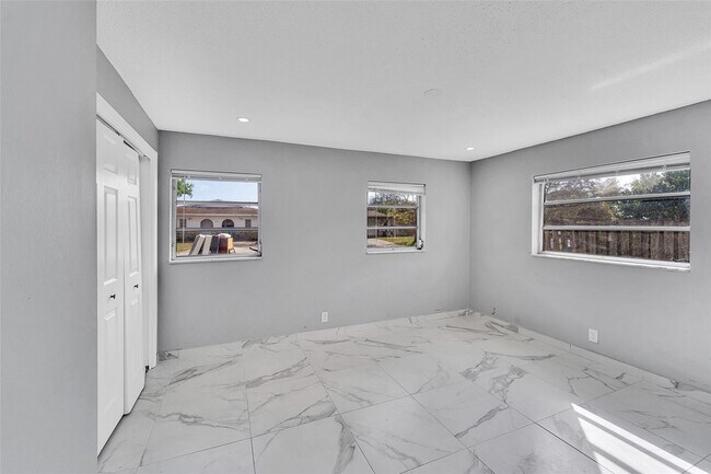 Foto del edificio - 4681 SW 43rd Ter