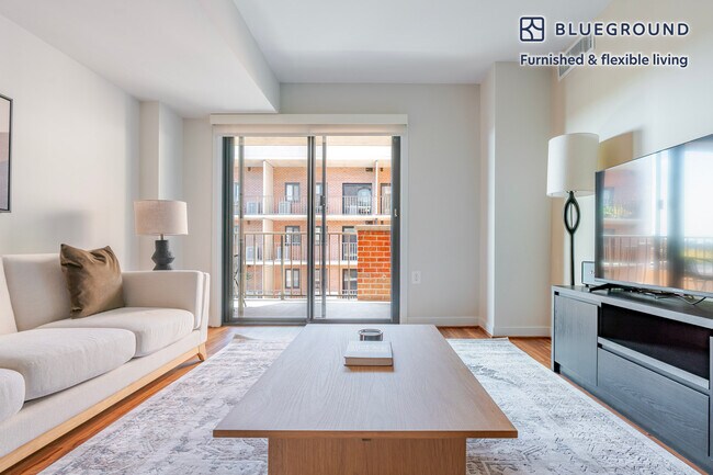 Foto del edificio - 2500 Clarendon Blvd