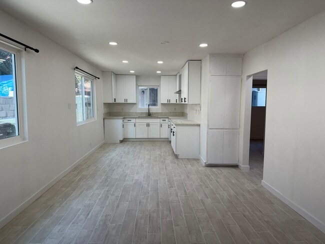 Foto del edificio - 8134 San Antonio Ave