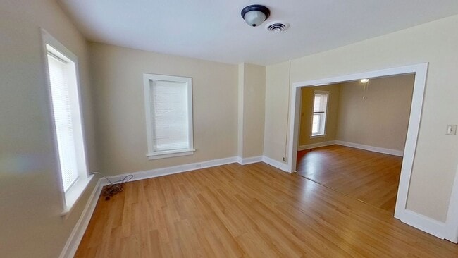 Building Photo - 2-Bedroom Second-Floor Apartment