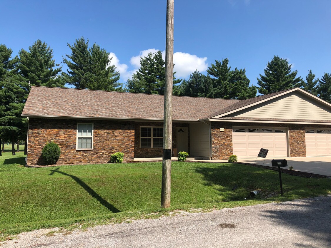 Primary Photo - 112 S McVicker Dr