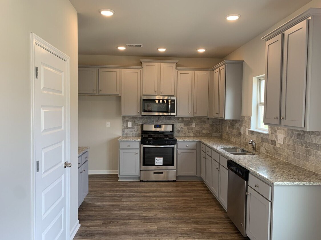 Primary Photo - 4BR Single Family Home in Canton!