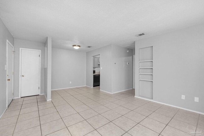 Building Photo - 1555 Green Briar Pkwy