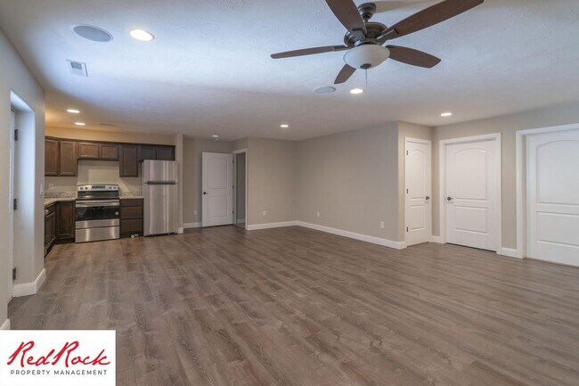 Foto del edificio - Small Dog Friendly! Stunning 5 Bedroom 3.5...