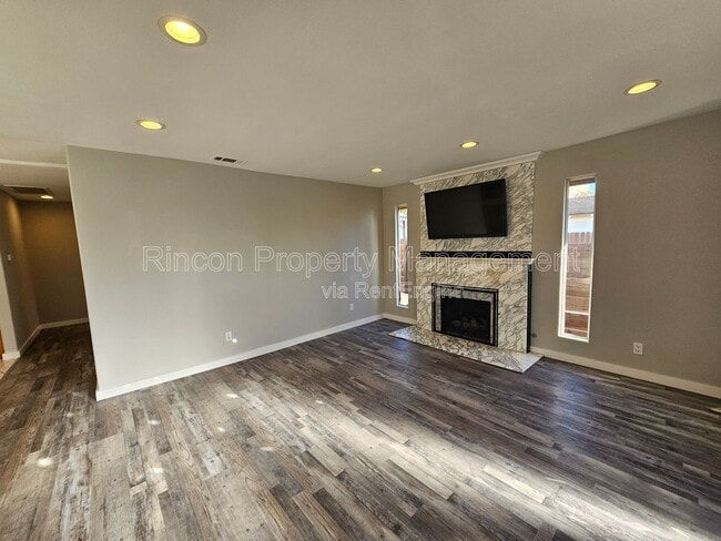 Building Photo - 2810 Sherwin Ave