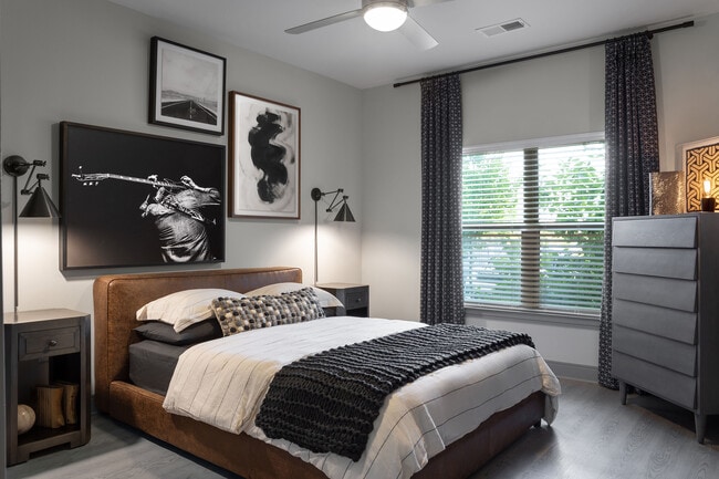 Building Photo - Cyan Southcreek