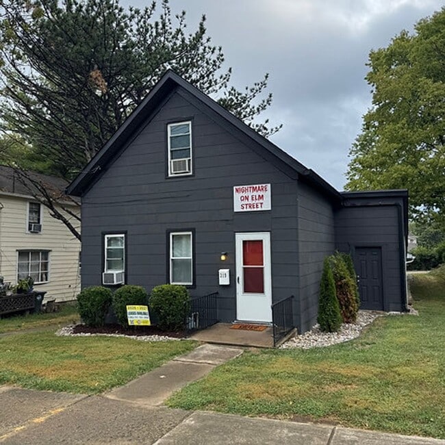 Photo - 319 N Elm St House