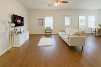Building Photo - 102 Cecil Cir