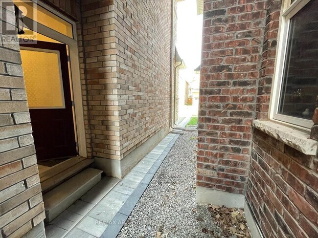 Building Photo - 341 Ironside Dr