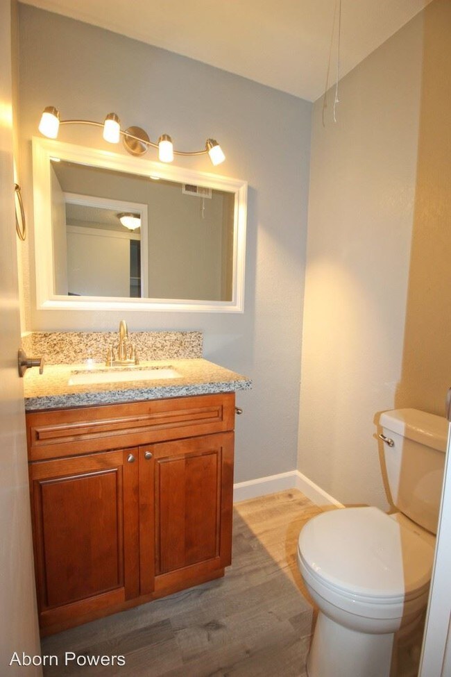 Foto del edificio - 2587 Greenwood Ln