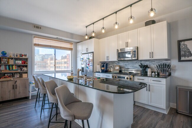 Foto del edificio - 680 N Green St