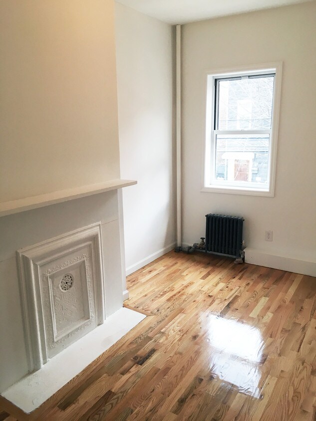 Primary Photo - 15 N Henry St