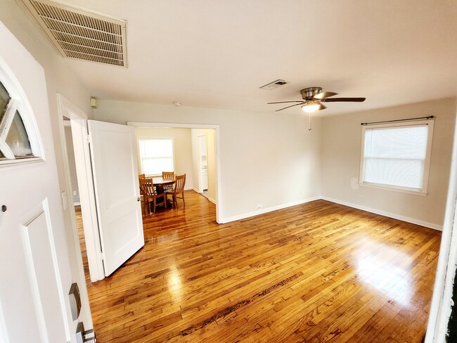 Building Photo - 618 Dunkley Dr