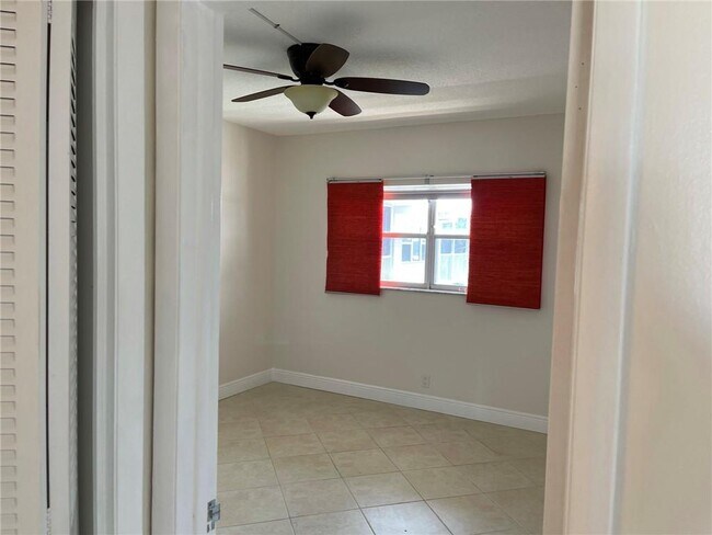 Foto del edificio - 4117 Bougainvilla Dr