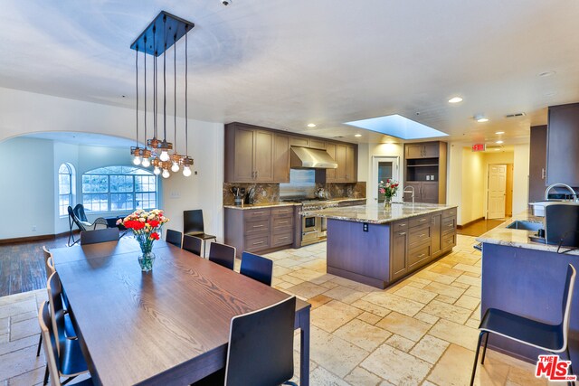 Foto del edificio - 13136 Elizabeth Lake Rd