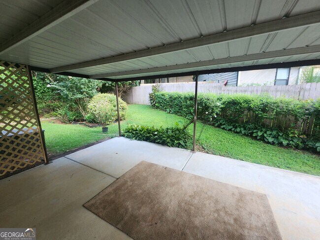 Building Photo - 4002 Hawthorne Cir