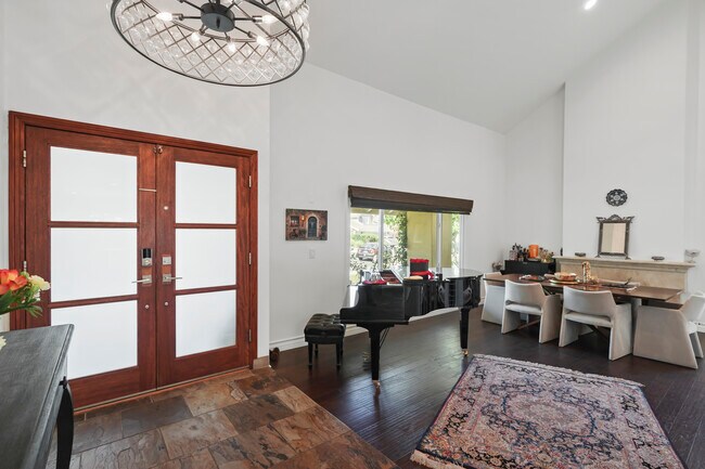 Foto del edificio - 2355 Stormcroft Ct
