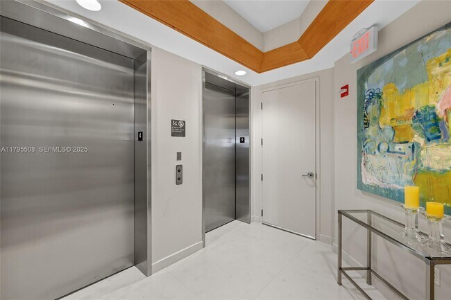 Building Photo - 7141 Fisher Island Dr