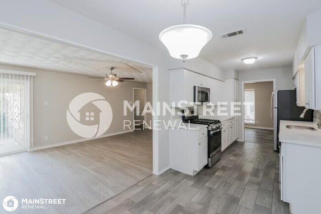 Building Photo - 2437 Club Manor Dr, Dallas, TX 75237