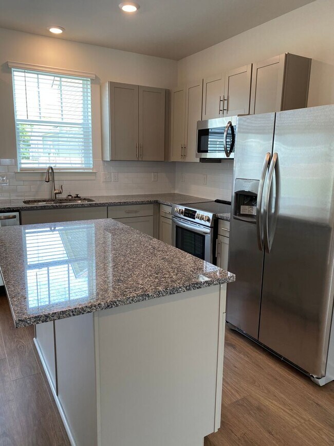 Foto del edificio - Blackman School Zoned - 3 BR 2.5 BA - Open...