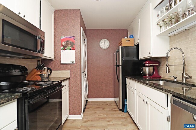 Building Photo - 1242 Clifden Green