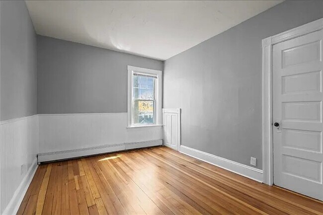 Foto del edificio - 16 Maplehurst Ave