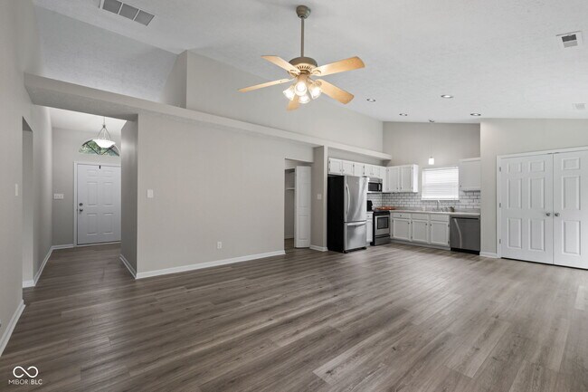 Foto del edificio - 6815 Cherry Laurel Ln