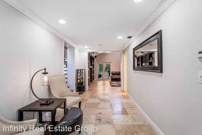 Foto del edificio - 3 br, 2.5 bath House - 2008 E Harding St