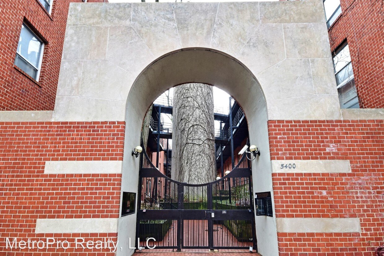 Foto principal - 5400 S Hyde Park Blvd