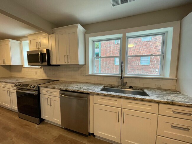 Foto del edificio - 1436 Sharon St NW