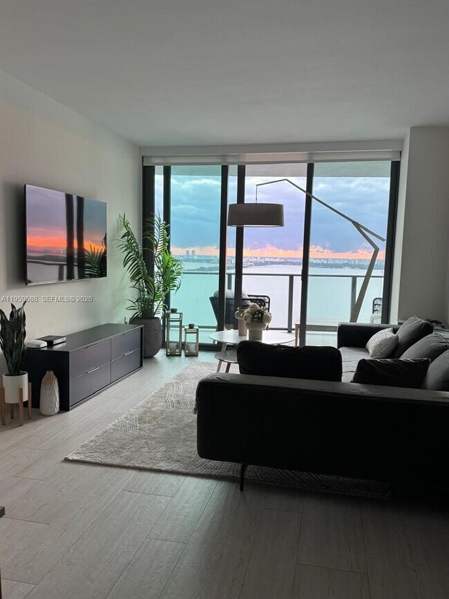 Foto del edificio - 460 NE 28th St