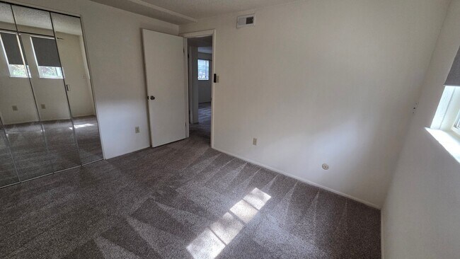 Foto del edificio - 10 Douglas Ln
