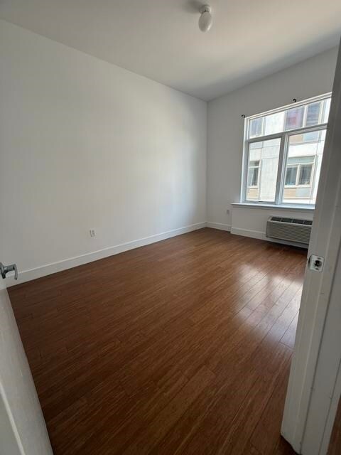 Foto del edificio - 217 Newark Ave