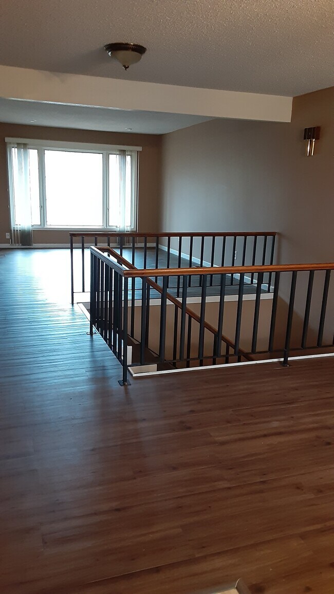 Sala de estar - 1 Britten Cir