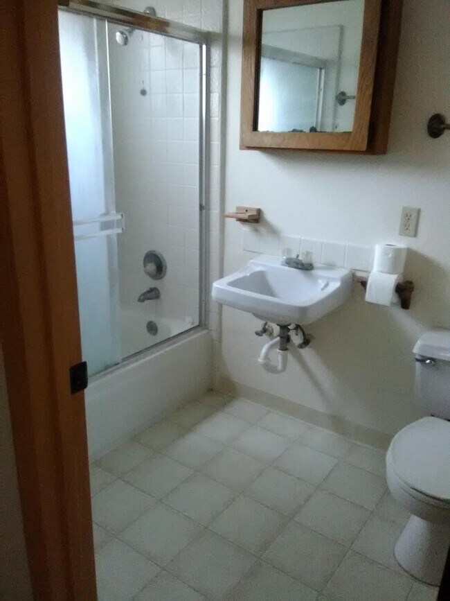 Foto del edificio - 3363 Merrill Rd