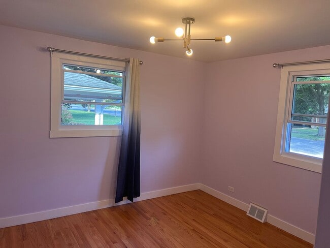 Building Photo - 916 S Evergreen Ave