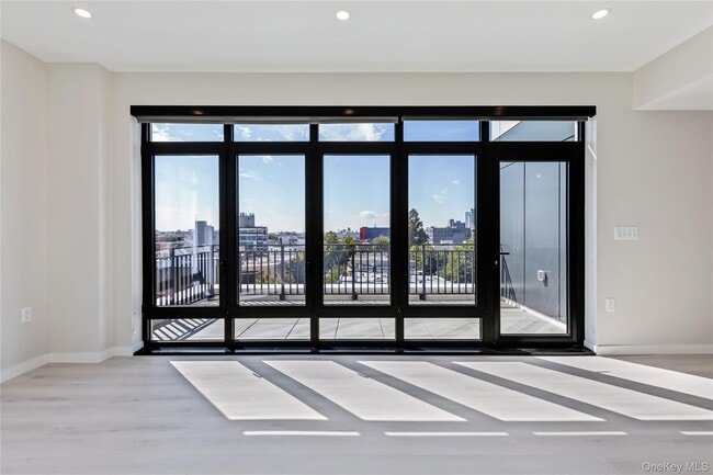 Foto del edificio - 37-18 Broadway